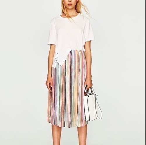 Nov� plisovan� suk�a ZARA