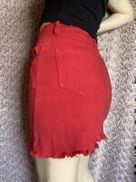 Červená rifľová sukňa