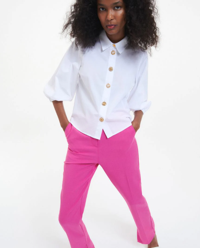 biela blza s ozdobnmi gombkmi