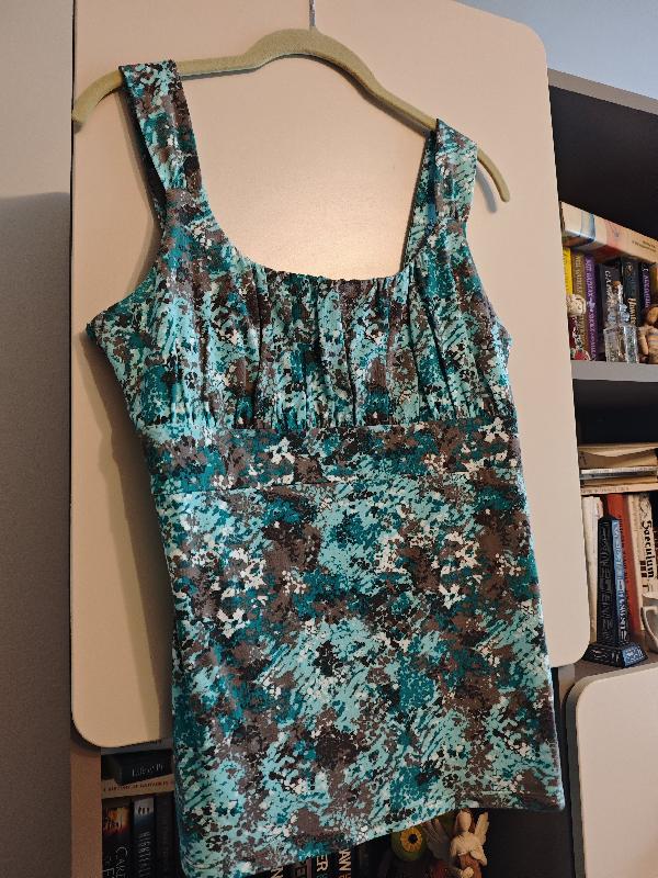 Elegantn� zna�kov� top Ann Taylor z USA